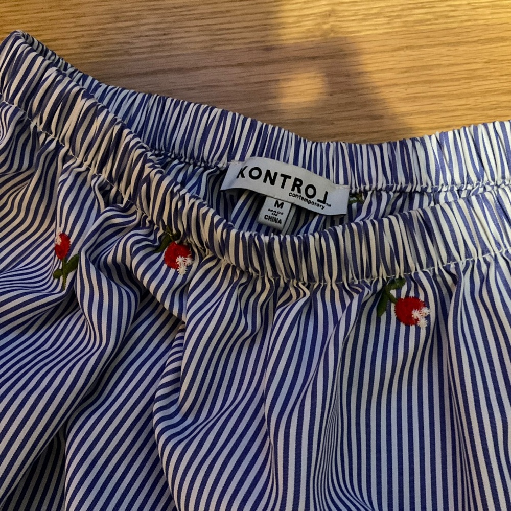 Women’s Kontrol Striped Off Shoulder Crop Blouse w/Floral Embroidery Tie Front - Picture 2 of 6